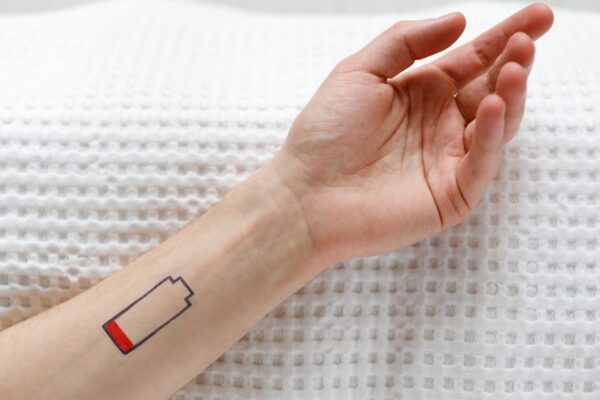 Baixa vitamina B12 reduz energia e motivação. (Foto: Getty Images via Gemini)