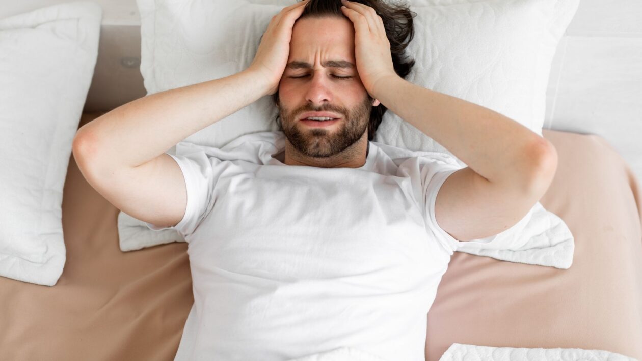 Dormir 8 horas nem sempre significa descansar. (Foto: Getty Images via Canva)