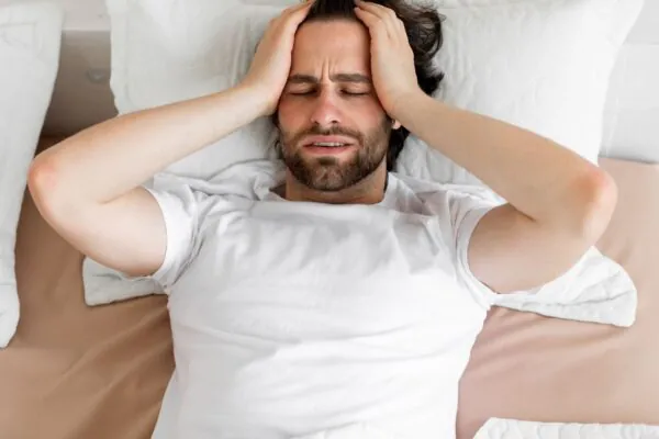 Dormir 8 horas nem sempre significa descansar. (Foto: Getty Images via Canva)