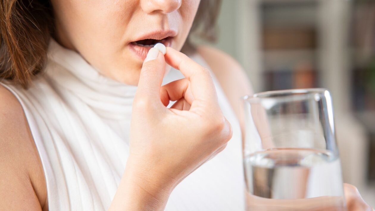 A ordem entre café e medicamento faz diferença. (Foto: Getty Images via Canva)
