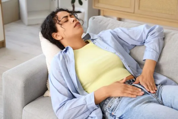 Dor incapacitante merece avaliação médica. (Foto: Pixelshot via Canva)