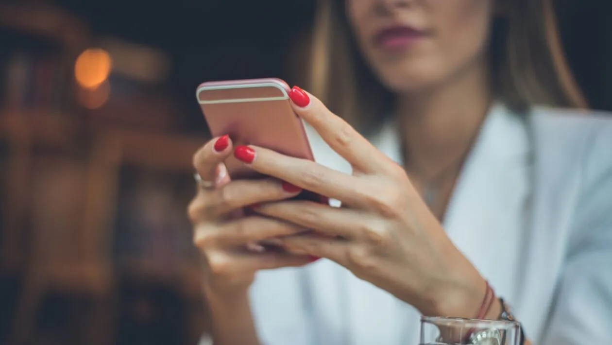 Notificações constantes reduzem sua atenção profunda. (Foto: Getty Images via Canva)