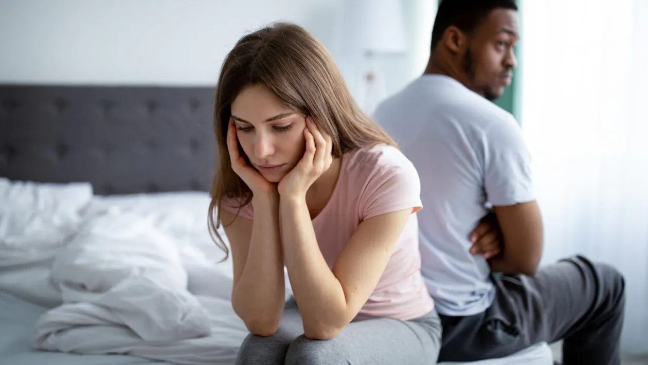 Estresse diário pode afetar excitação e libido. (Foto: Prostock-studio via Canva)