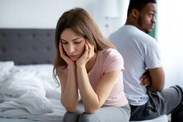 Estresse diário pode afetar excitação e libido. (Foto: Prostock-studio via Canva)