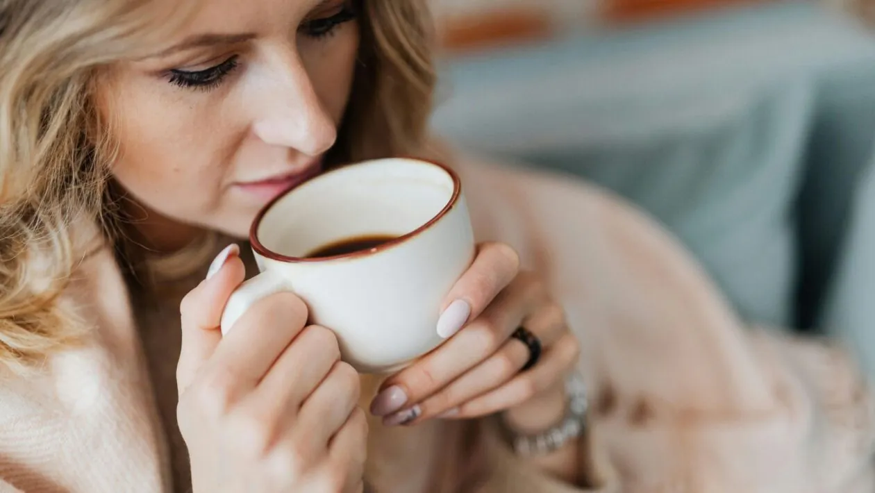 Palpitação após café pode variar de pessoa para pessoa. (Foto: Pexels via Canva)