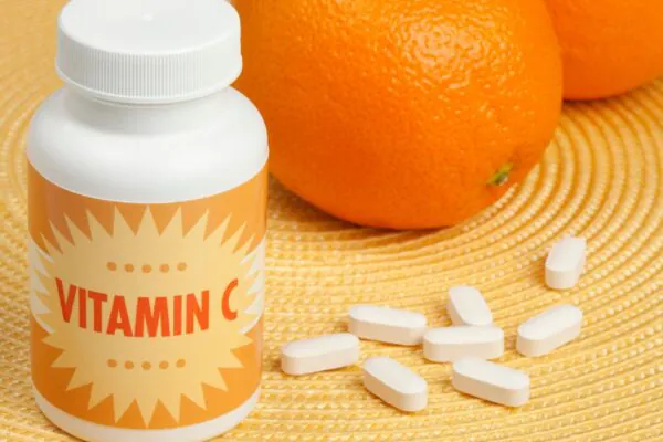 Seu corpo não absorve toda a vitamina C ingerida. (Foto: Getty Images via Canva)