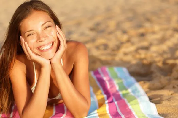 Sol sozinho nem sempre corrige a vitamina D. (Foto: Maridav via Canva)